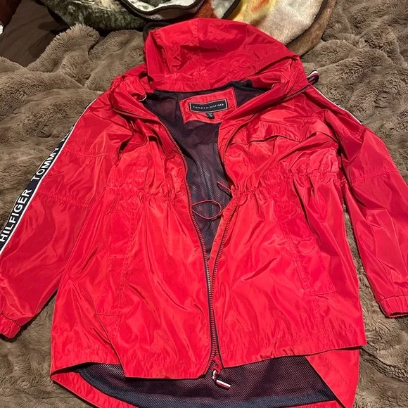 Tommy Hilfiger Hooded Rain Jacket Lightweight Windbreaker Size Medium - Picture 1 of 4
